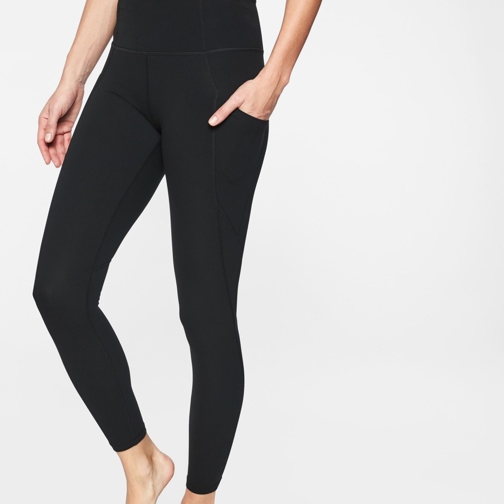 Athleta Salutation Stash Legging